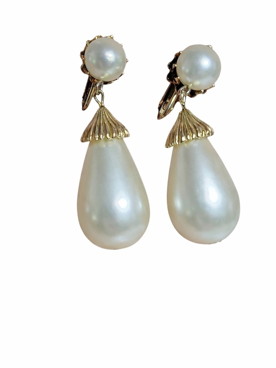 Coro Jewelry - Vintage Signed Coro Faux Pearl Teardrop Dangle Screwback Earrings Gold Tone 1.5”